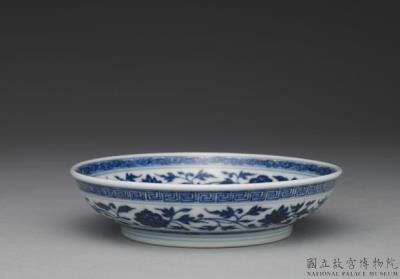 图片[2]-Dish with Indian lotus scrolls in underglaze blue, Qing dynasty, Qianlong reign (1736-1795)-China Archive